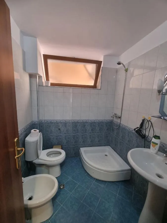 Glamorous Apartment In ティラナ アルバニア